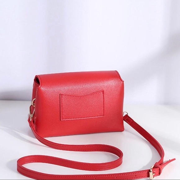 😁 Zuri Vegan Shoulder Purse - Picture 2 of 5